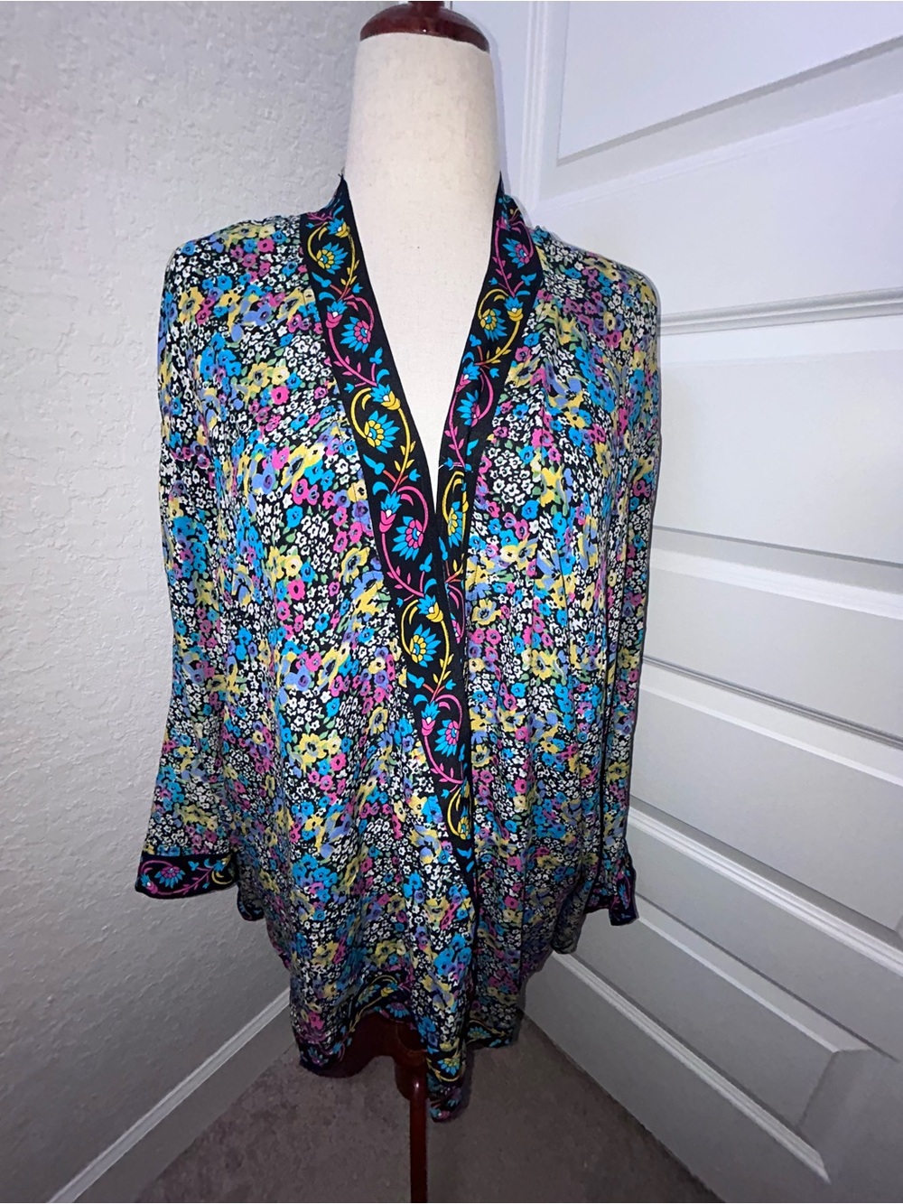 Tolani 100% Silk Mix Floral Open Front Kimono Top